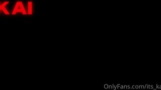 Its_Kaai in black stockings jerks off