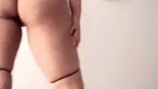 Emira Kowalska (Emira Foods) onlyfans Hot brunette stretches her hand holes