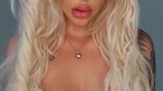 BELLE BARBIE (bellebarbie) onlyfans Naughty babe masturbates with her sex toy cap