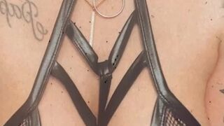 BELLE BARBIE (bellebarbie) onlyfans Tattooed babe jerking off her cunt