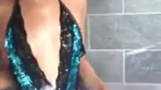 4124616 Exquisite chick makes double fuck