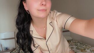 miniloonaa onlyfans Beauty fucks herself in front of the webcam