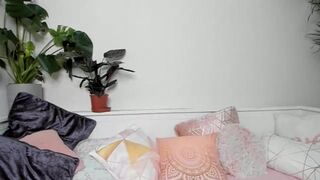 UK Dreamx (ukdreamx) onlyfans Ardent babe twirls vagina