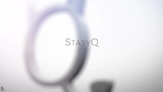 StasyQ sexually jerking pussy
