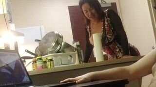 QueenRogue onlyfans Beautiful lady pulls pussy