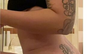 Lilly Kash (lillykash) onlyfans Cute lady gently massages pussy