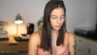 effyloweell fucks her ass