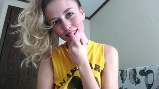 Oddrosebud gambling bitch jerking off pussy