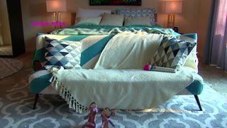 Imamberhahn juicy babe fucks her shaved pussy