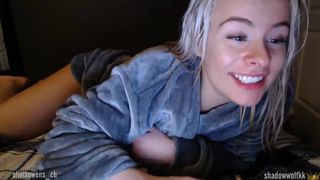 oliviaowens showed her pussy