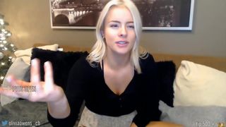 oliviaowens cute posing in fries