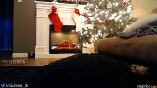 oliviaowens lustful bitch fucks her pussy with a phallus