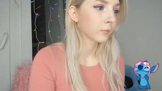 oh_honey_ playful babe caresses tits