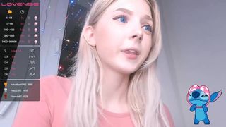 oh_honey_ playful babe caresses tits