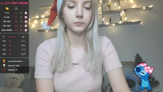 oh_honey_ busty bitch exposes her charms