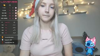 oh_honey_ busty bitch exposes her charms