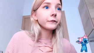 oh_honey_ perfect chick shows elastic buttocks