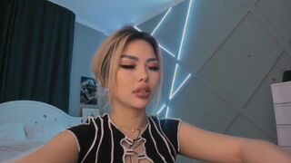 bae_suz chaturbate Fingering online with very sweet milf