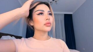 bae_suz chaturbate scrawny cosplay babe plays with clit