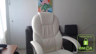 Merxoxo chaturbate The stubborn babe pulls juicy holes