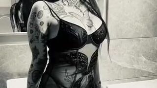 sexychloe56 onlyfans Pretty lady gently masturbates cunt