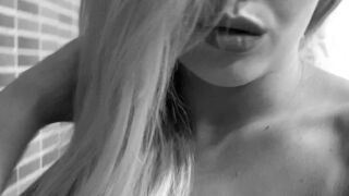 queenb_ onlyfans fingering of sexy cam model