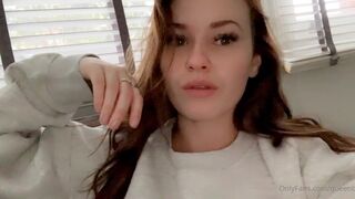 queenb_ onlyfans Magic ass playing with a drilling toy