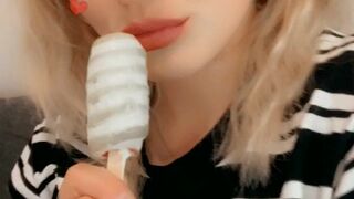 queenb_ onlyfans Busty blonde posing in front of the camera