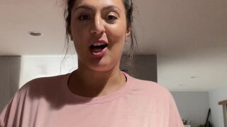 Tati Evan onlyfans Live show with tied boobs