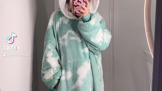 Emily Mills onlyfans Gorgeous passion takes a shower 2022 cam show