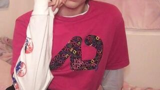 ickypeach onlyfans Teen beauty caresses her horny clit