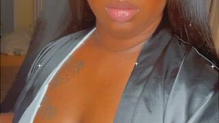 phatbootysos onlyfans Cam show with wet pink hole gaping