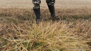 countrychristina onlyfans Bonga sex toy show with wet brunette