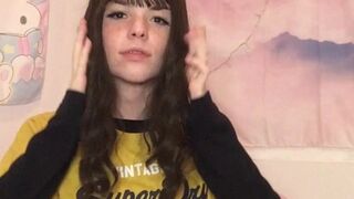 ickypeach onlyfans fingering her wet wet pink hole