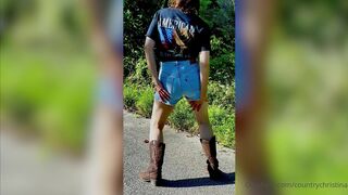 countrychristina onlyfans Beauty is resting with wet pink hole