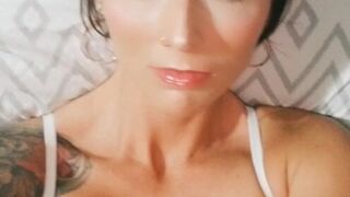 nicolebrooks000 onlyfans Skinny babe jerking her shaved cunt