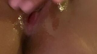 CAMILAELLE onlyfans Beautiful aunt is naughty chatting online