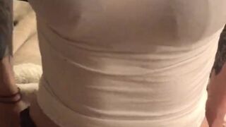 xoitsmiavip onlyfans Gorgeous lady pulls her wet pink hole with her hand