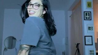 gvalentinaxxx onlyfans Charming bitch shows breasts