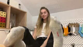 Young Goddess aka young onlyfans Cute young lady puts on big tits
