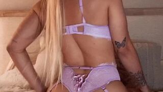 TheRealBrittFit onlyfans Fascinating whore turns on mouthwatering forms