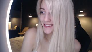 lovely_monic broadcasting 6.10.2019