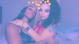 mayberrychynna1 Vicious lady pulls clit