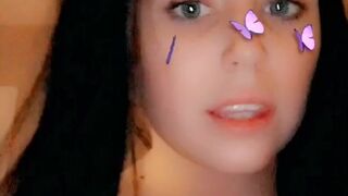 larissanadia Crazy Quin jerks off anus and massages pussy