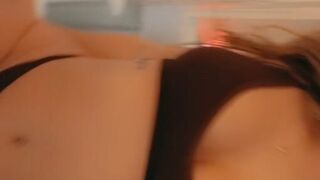 larissanadia Naughty kurva fingering vagina in the shower