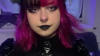 xcrybebi Cute bitch sucks penis and gets fucked