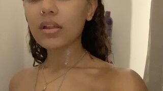 Victorialovexoxo Cute chick shows off gorgeous body