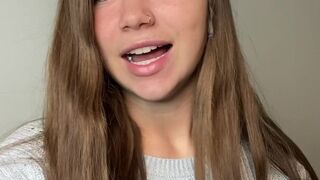 Jadeteen Putana fingers her pussy