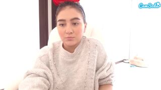 alexyferrer Pretty lady puts on juicy vagina