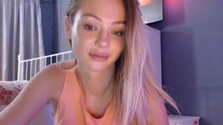 yveline Slim brunette has passionate sex